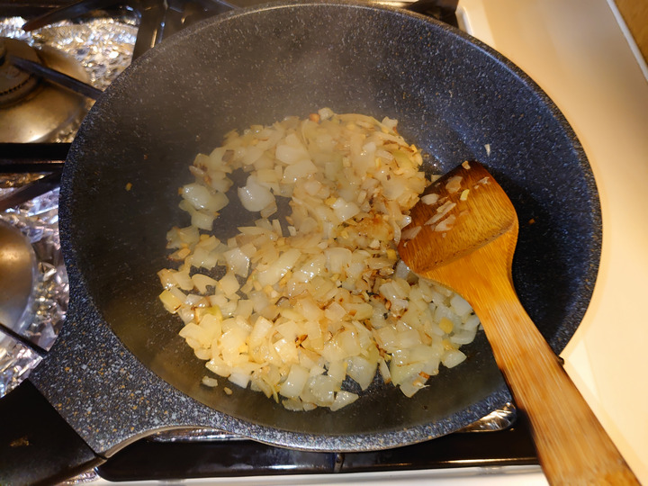 Fry garlic ginger and onion